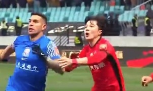  記者談海港后衛明天：從津門(mén)虎到海港環(huán)境變了，他需主動(dòng)去適應