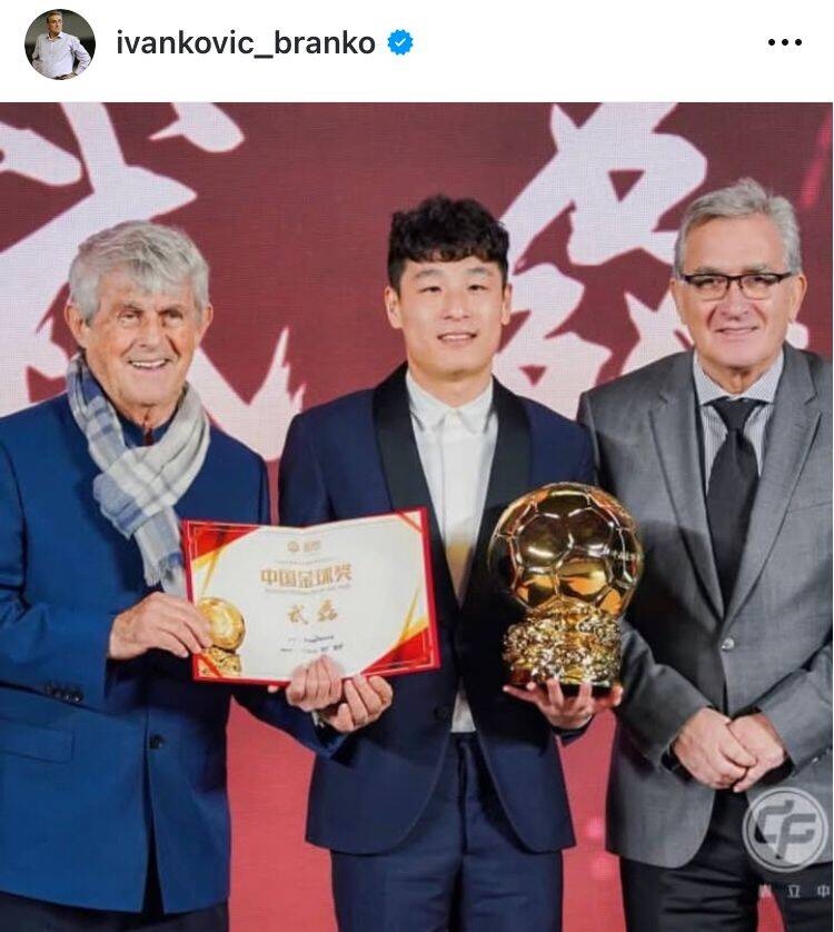  出席中國金球獎頒獎儀式，伊萬(wàn)曬與武磊、米盧同框照片
