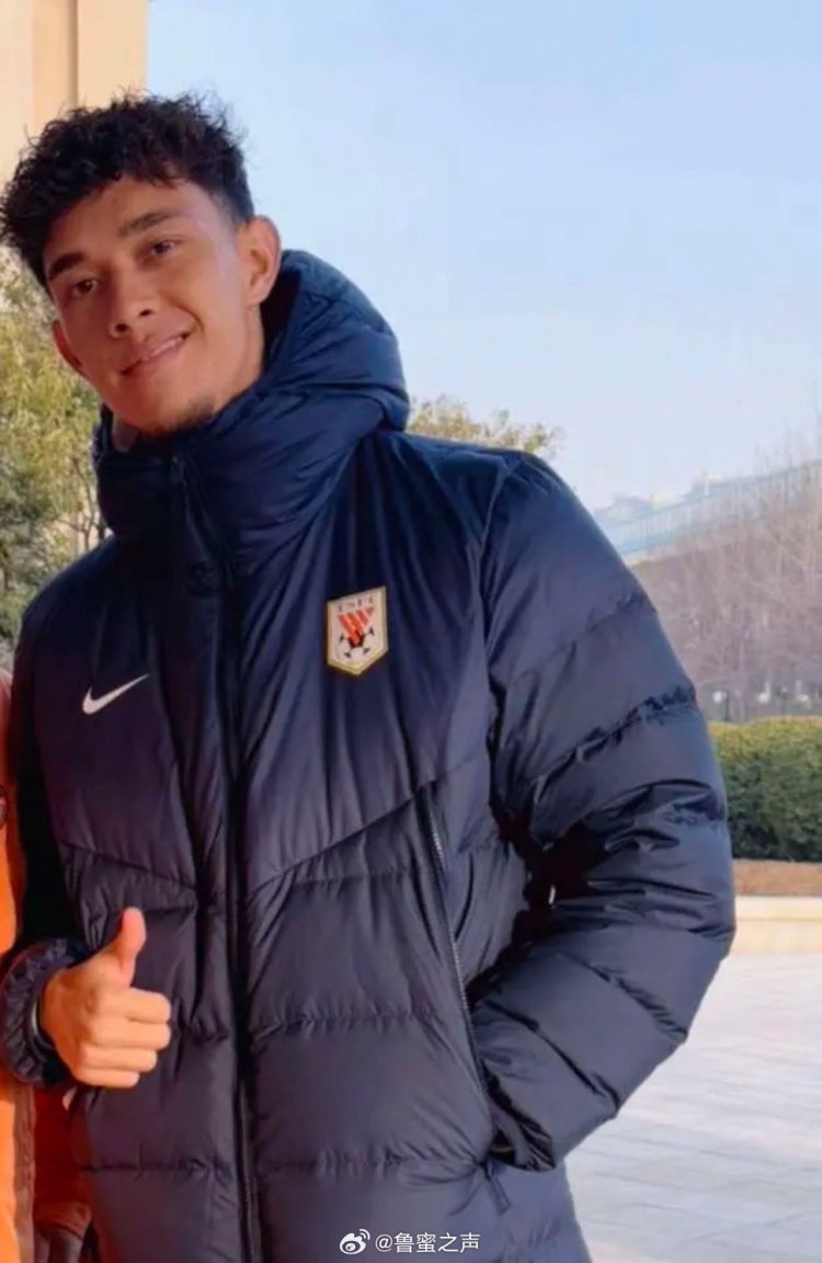  博主：泰山隊新援李小恒已抵達俱樂(lè )部，明天將隨隊登泰山祈福