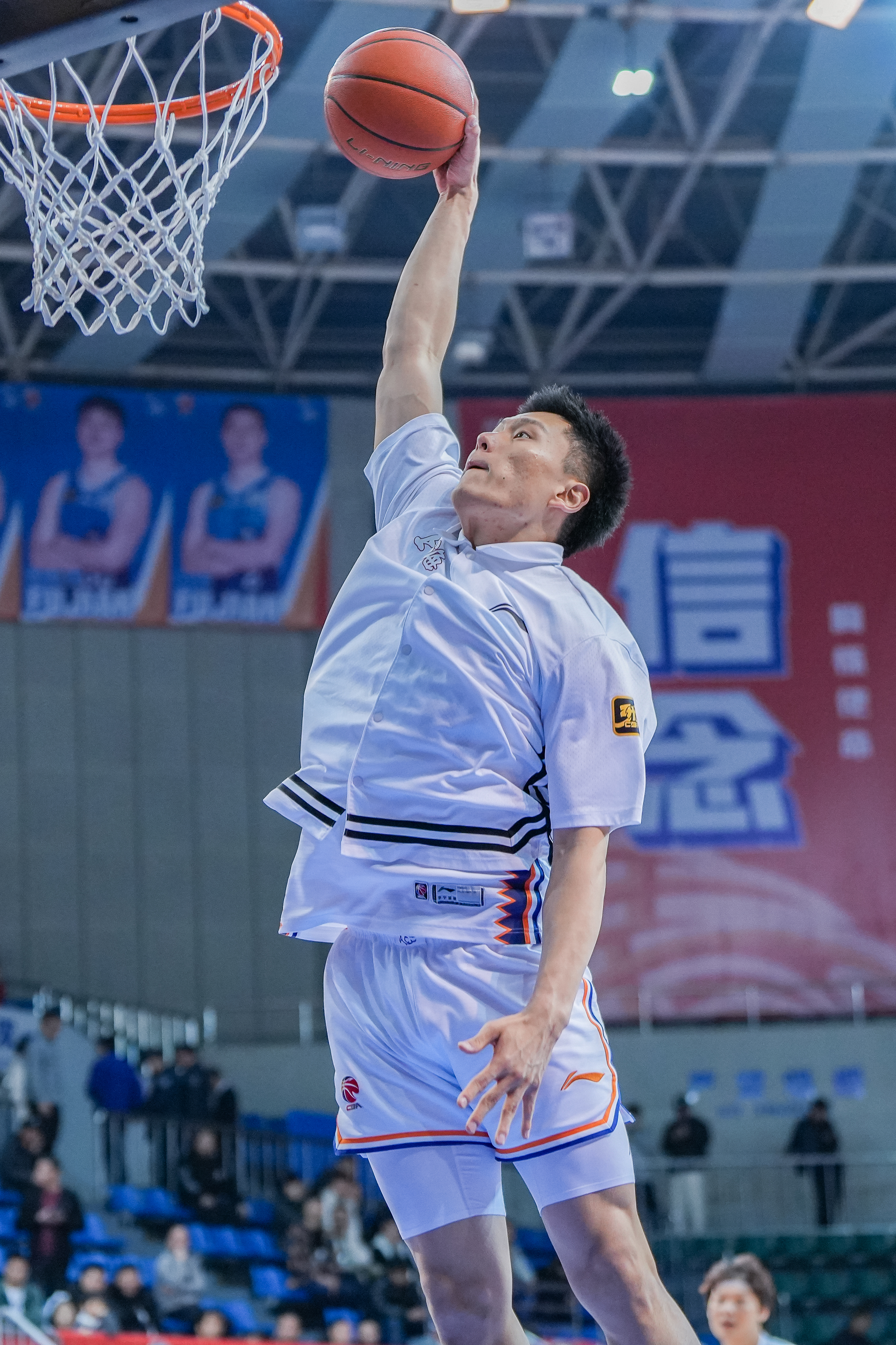  持續漲球！上海男籃“李花”組合—李弘權、李添榮