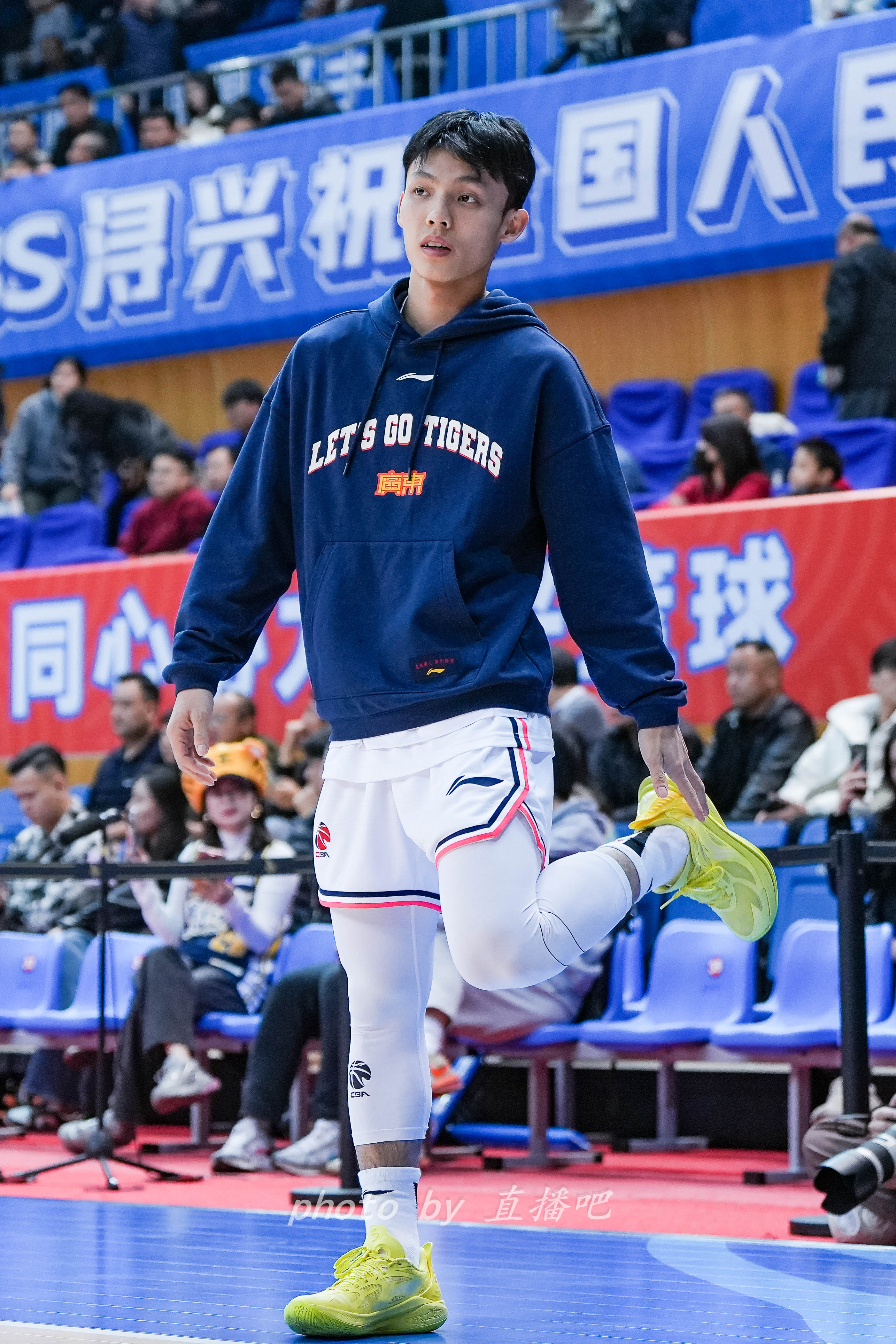  “控球中鋒”！徐杰這身體素質(zhì)有億點(diǎn)東西