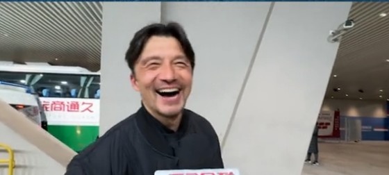  帶孩子和帶球隊哪個(gè)更累？謝暉笑言：都累，但帶孩子更累