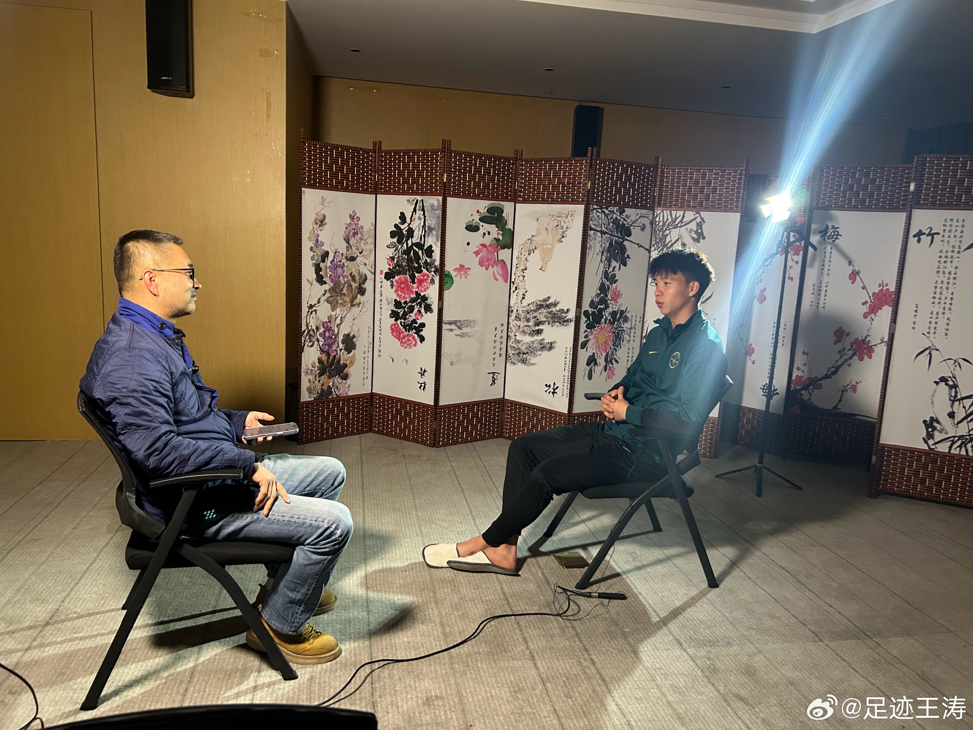  記者：王鈺棟視韋世豪為偶像&想加他微信，現進(jìn)了國足不知加到?jīng)]