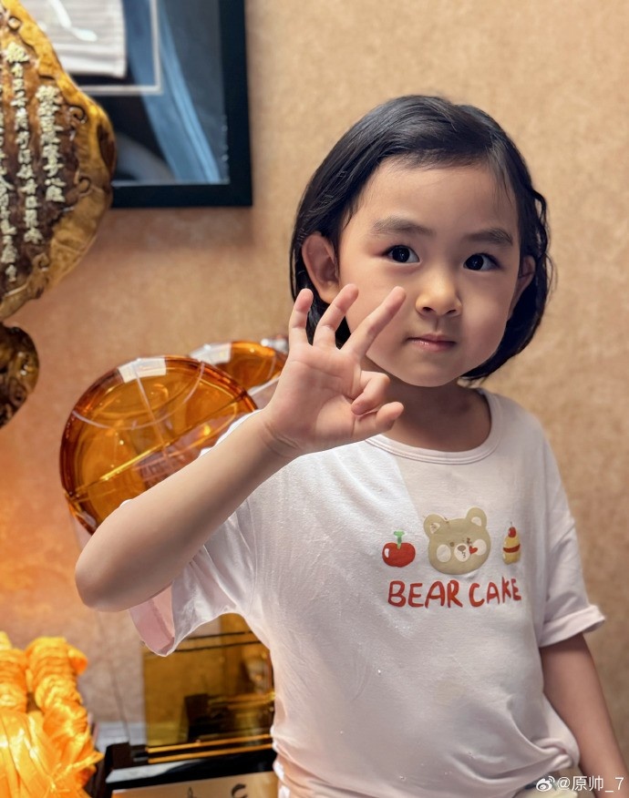  三分大賽三冠王！原帥曬三冠獎杯：完成了女兒給安排的任務(wù)！