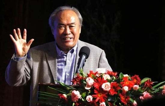  詹俊悼念嚴俊君：《足球》報伴隨著(zhù)我成長(cháng)，是我和父親共鳴的橋梁