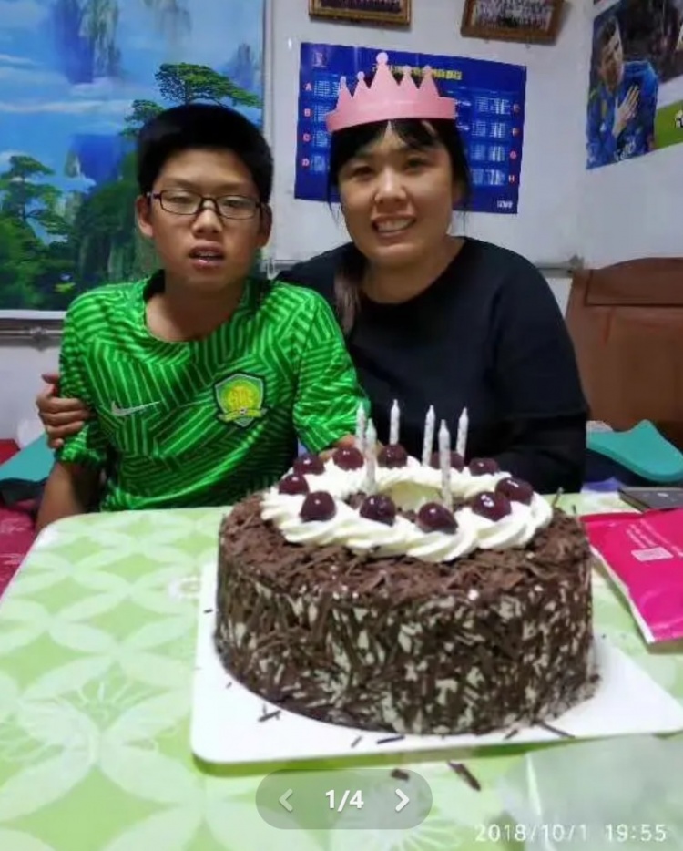  郭嘉璇母親曬照悼念兒子：璇兒生日快樂(lè )，希望天堂幸福
