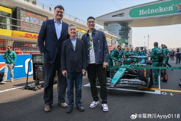  聯(lián)動(dòng)F1！翟曉川曬與姚明、阿隆索、范志毅、周冠宇等的合照