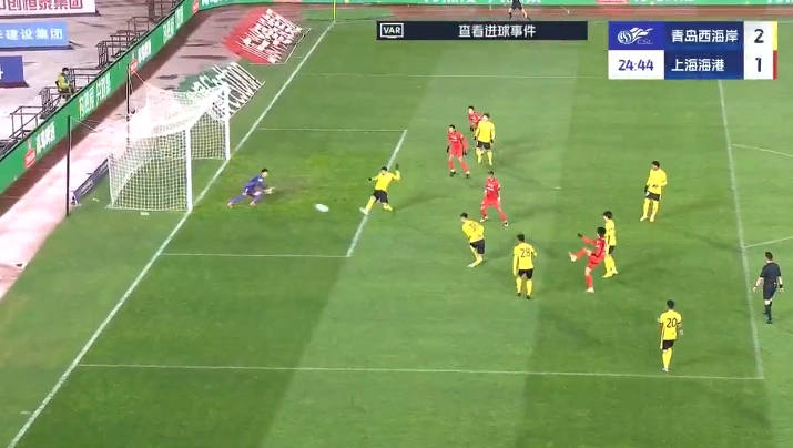  這球漂亮！19歲李新翔晃過(guò)張呈棟單挑防線(xiàn)破門(mén)，海港生涯處子球！