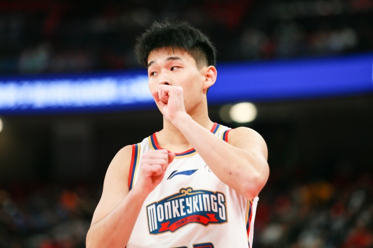  效率太低！林葳25中8&三分10中1拿到19分1板3助2斷 4失誤