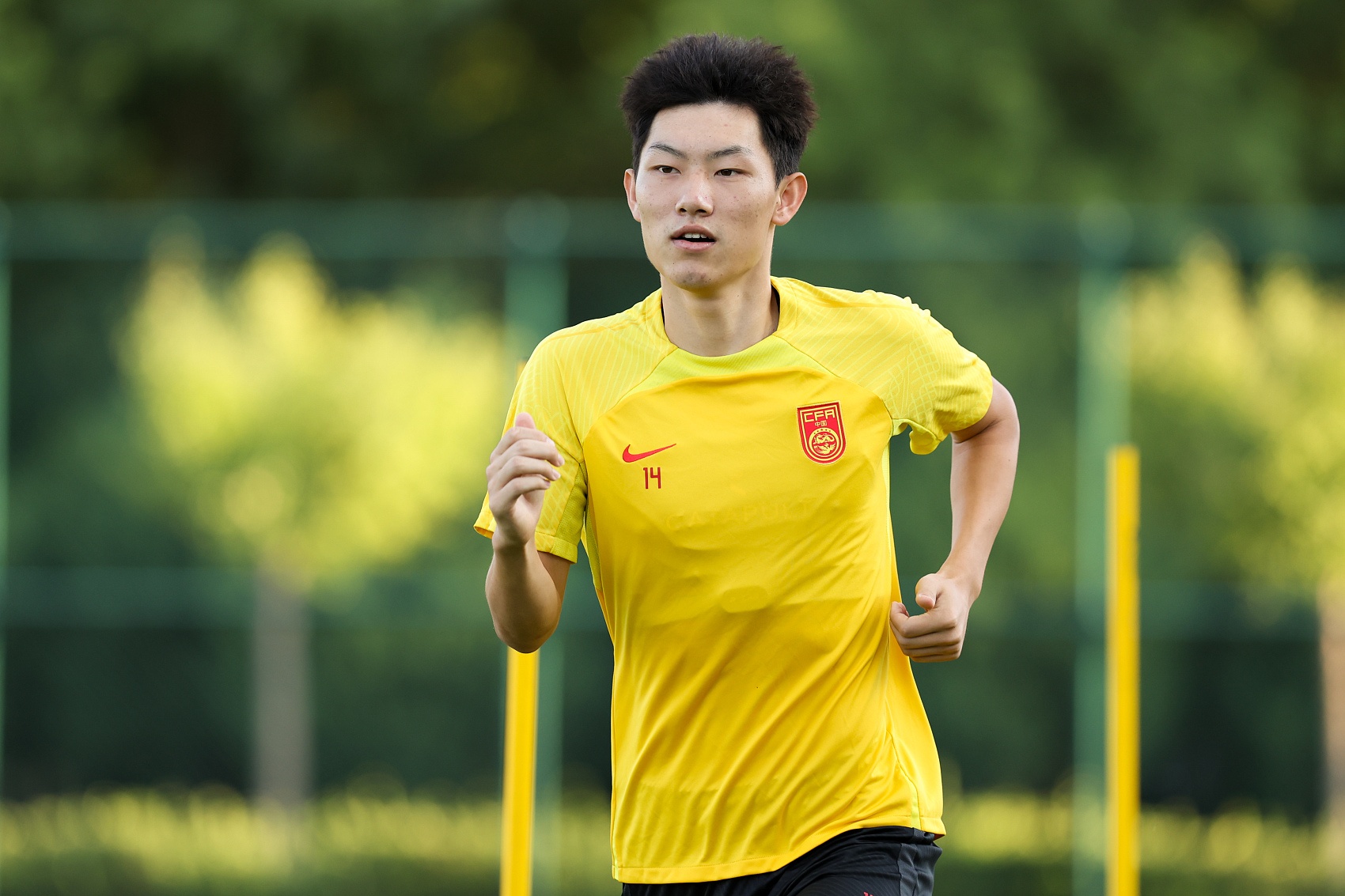  魯媒：泰山隊抵達梅州五外援齊整，四名國腳可出戰史松宸隨隊