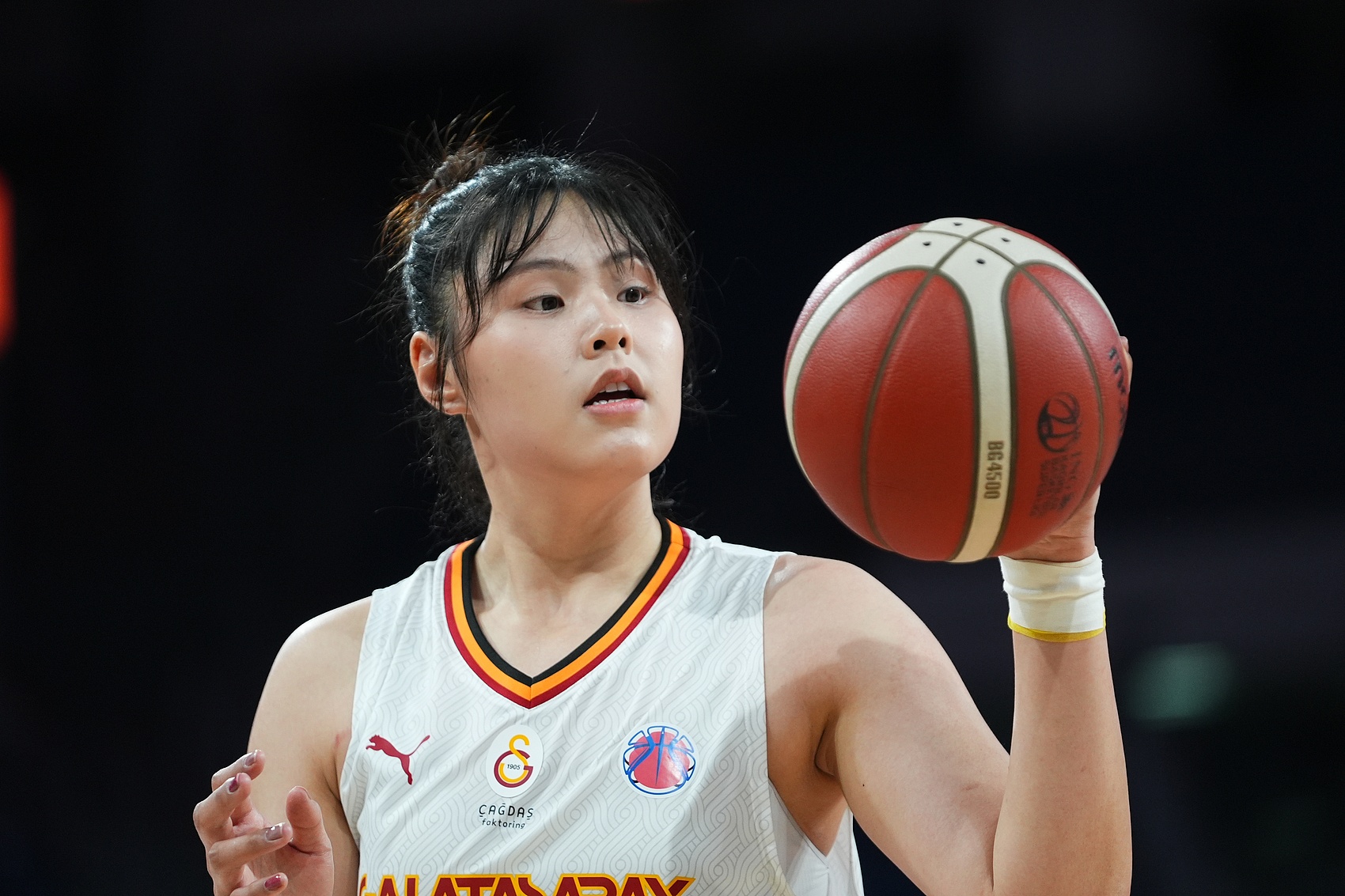  穩定高效！李月汝9中6得到18分10板1助2斷1帽 罰球6中6