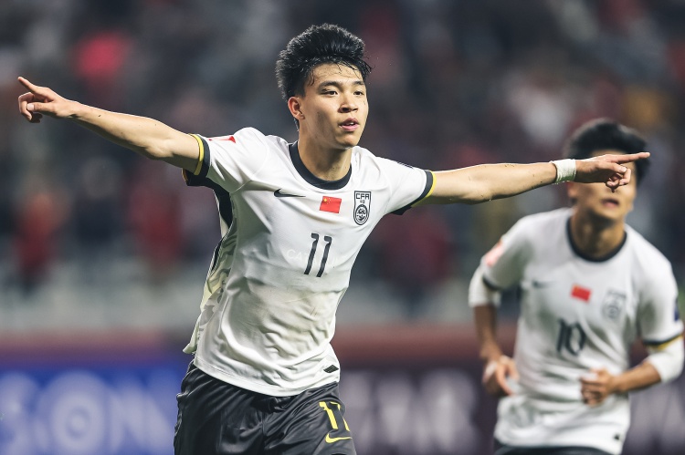  北青體育：18歲“跳級生”王鈺棟有望進(jìn)入國足客戰沙特名單！