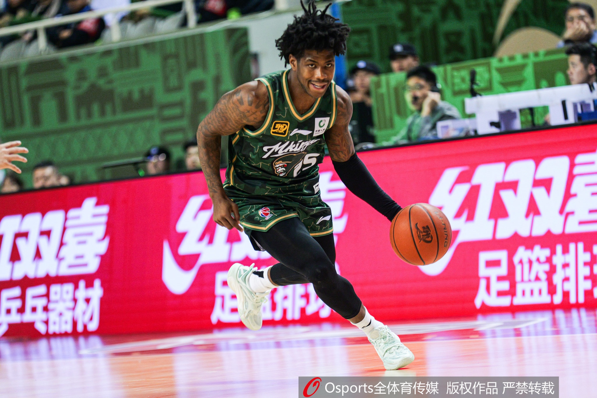  這外援猛得很！肯德里克-戴維斯16投12中&罰球18中15砍43分6板9助