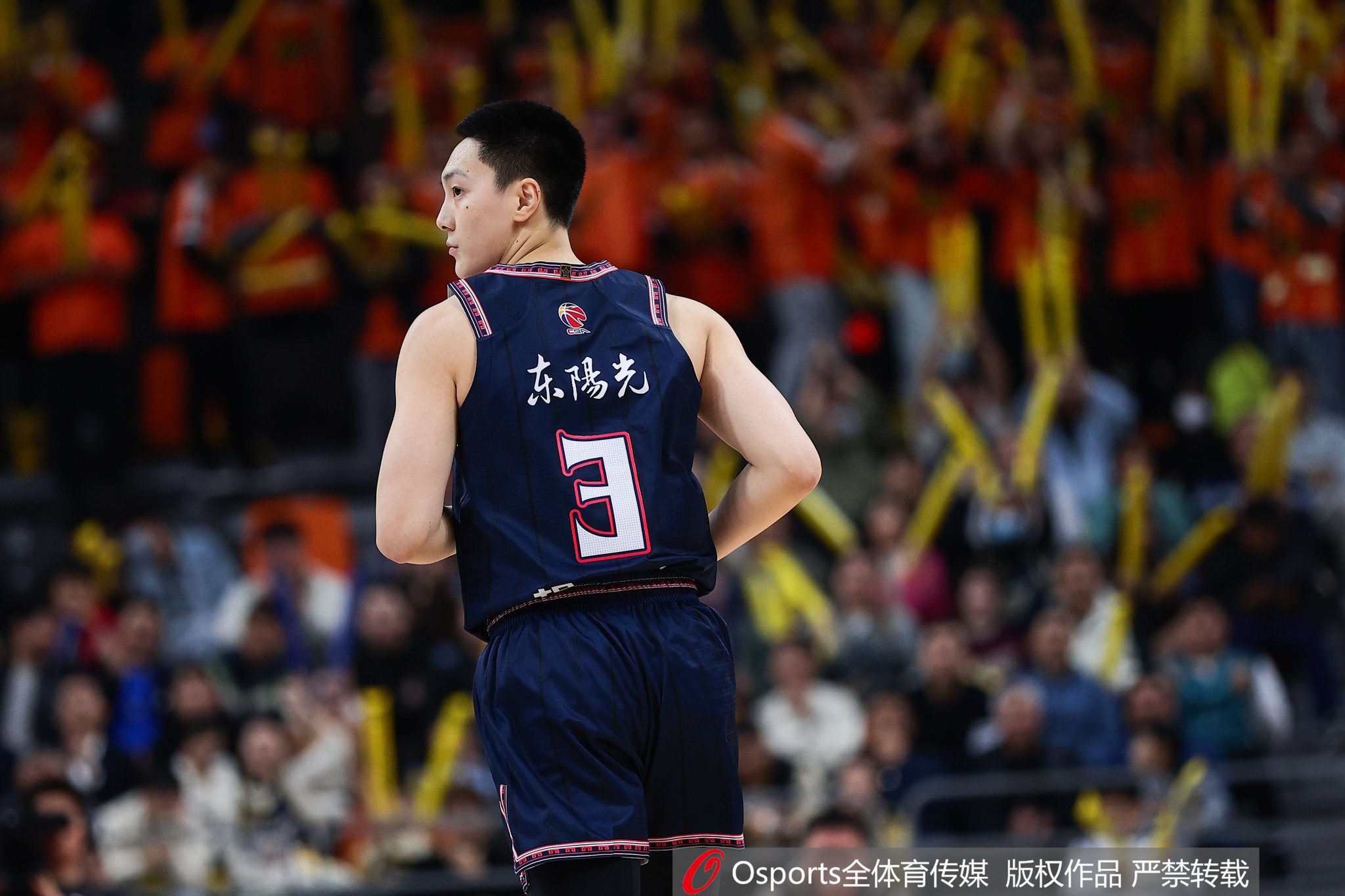  穩穩當當！胡明軒上半場(chǎng)6中4得10分1板6助1斷 三分4中2